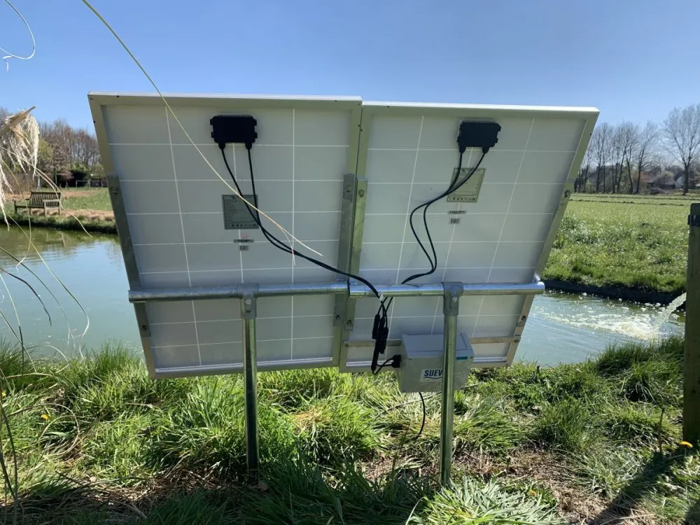 Solar vijverpomp met 2 x 115 Watt zonnepanelen