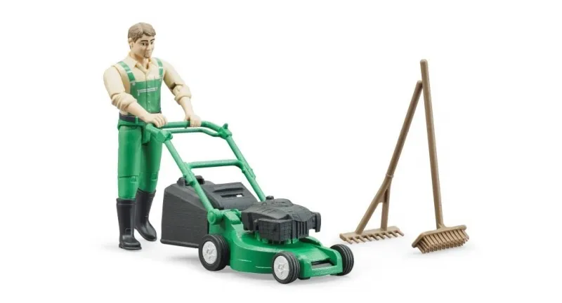 Tuinman met grasmaaier en accessoires